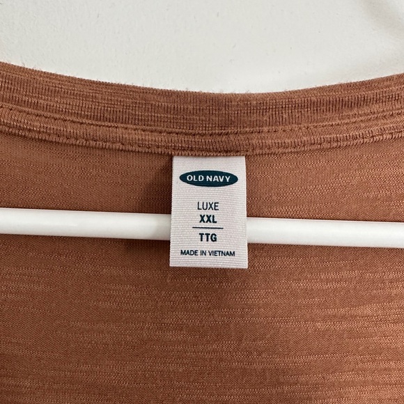 Old navy luxe tshirt - Picture 3 of 3